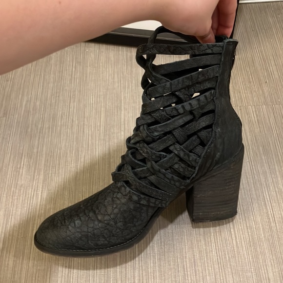 Free People Carrera distressed Leather booties with braids Black color size 9.5 - Picture 3 of 12